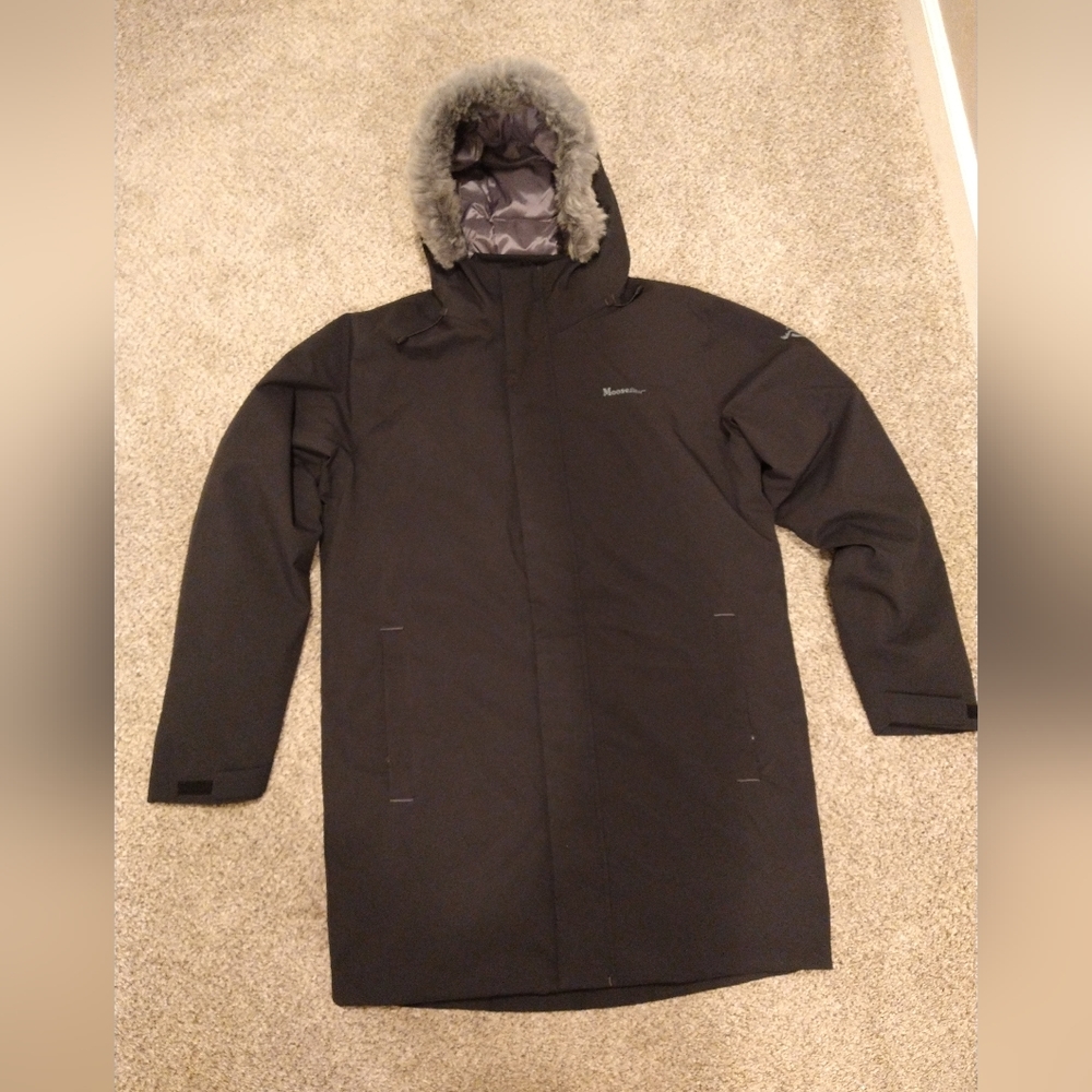 Moosejaw woman's black mountaineering down removable hood lining faux fur jacket